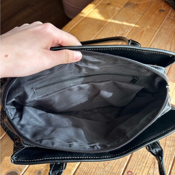 Elegant Black and Brown Handbag - Picture 6 of 9